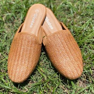 NEW Women Woven Mule Tan Sandal Size 8